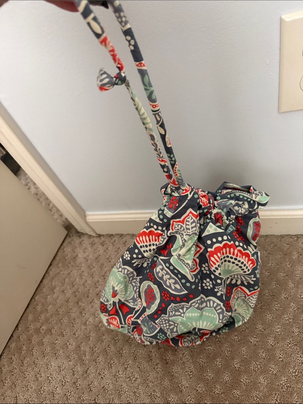 Vera Bradley dirty clothes travel bag - Picture 3 of 3